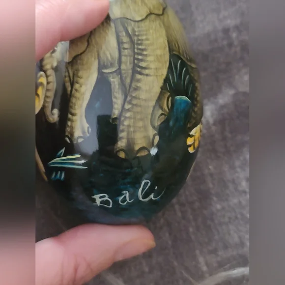 Hand-Painted Elephant And Tiger Hand Painted Decorative Egg, Bali - Picture 5 of 9